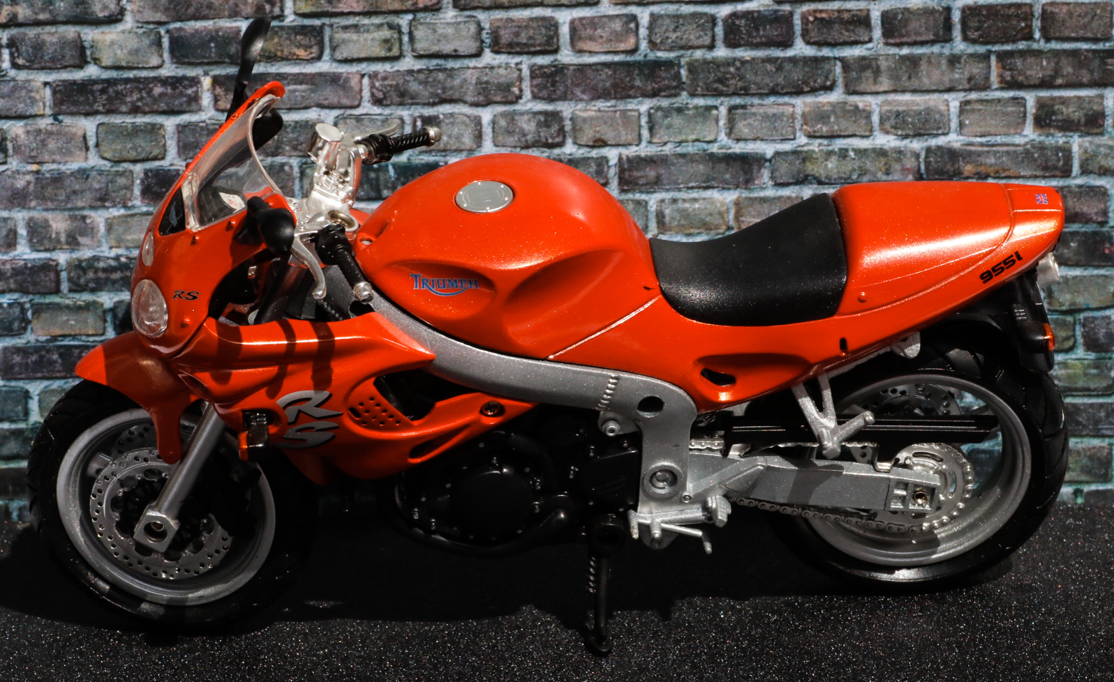 New Ray 1-12 Triumph Sprint RS 955i